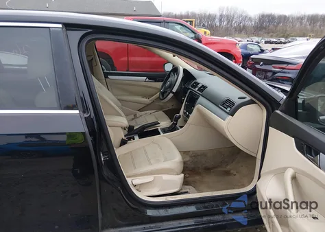 2012 Volkswagen Passat 2.5L Se z USA, uszkodzony, nr VIN 1VWBP7A32CC025553